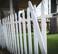 Old,picket,fence,that,needs,to,be,repaired